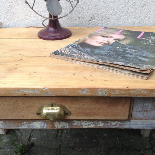 Petite table basse vintage - Poignée laiton